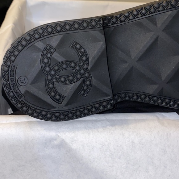 CHANEL Rain Boots NIB Auth - Picture 5 of 11